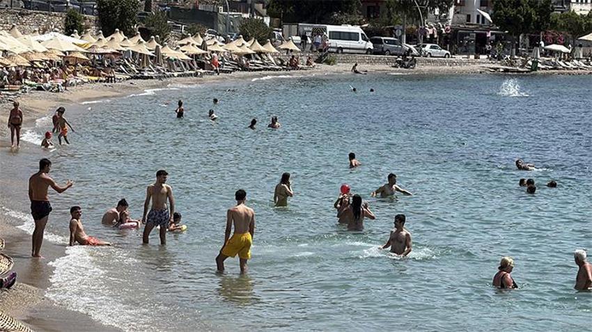 Bodrum’da termometreler 40 dereceyi aştı: Sahiller doldu taştı