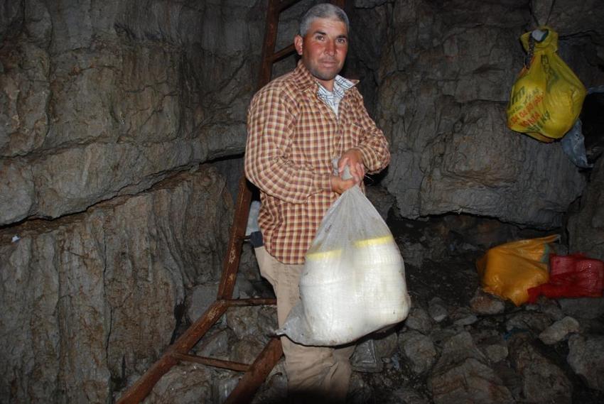 Yörüklerin asırlık geleneği: Manavgat pazarlarında kapış kapış gidiyor! Buzdolabı yerine yerin 30 metre altında saklanıyor