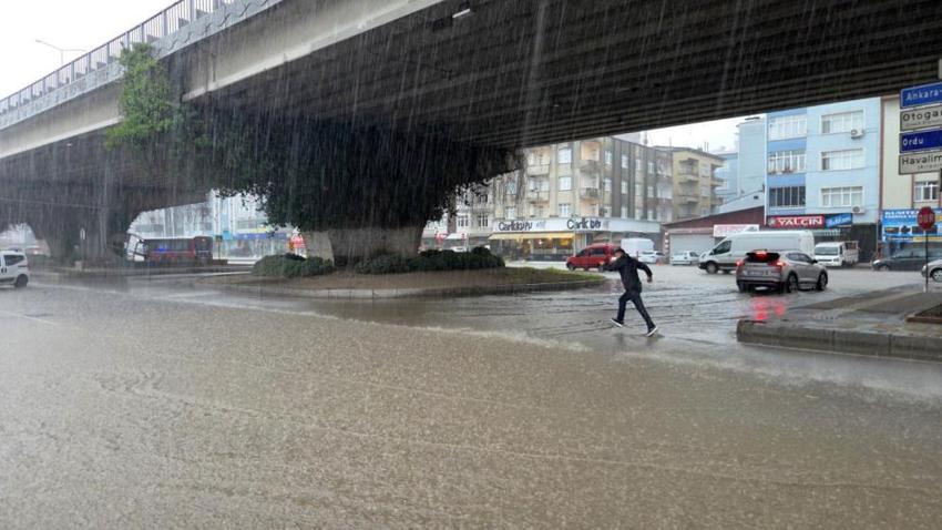 Sıcaklıklar düşüyor, gök gürültülü sağanak yağış geliyor! Meteoroloji tarih verdi, Prof. Dr. Orhan Şen uyardı