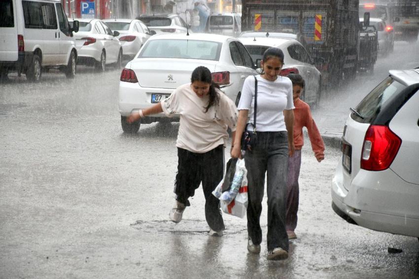 Sıcaklıklar düşüyor, gök gürültülü sağanak yağış geliyor! Meteoroloji tarih verdi, Prof. Dr. Orhan Şen uyardı