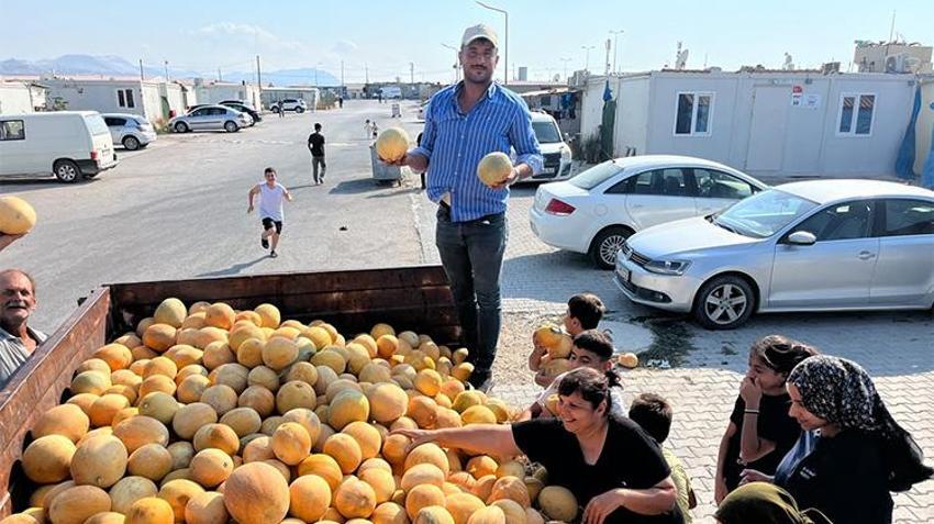 Hataylı üretici tanesini 5 TL satmak istemedi, 50 ton ürünü bedava dağıttı