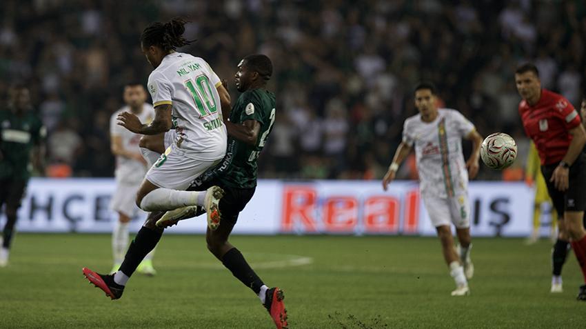 Gift Orban, Diagne'nin yanına 26 gol atan santrfor! Nahit Eren milli yıldızı imzaya getirecek