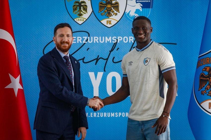 Erzurumspor FK'dan transfer çılgınlığı! Gol kralı yıldız imzayı resmen attı