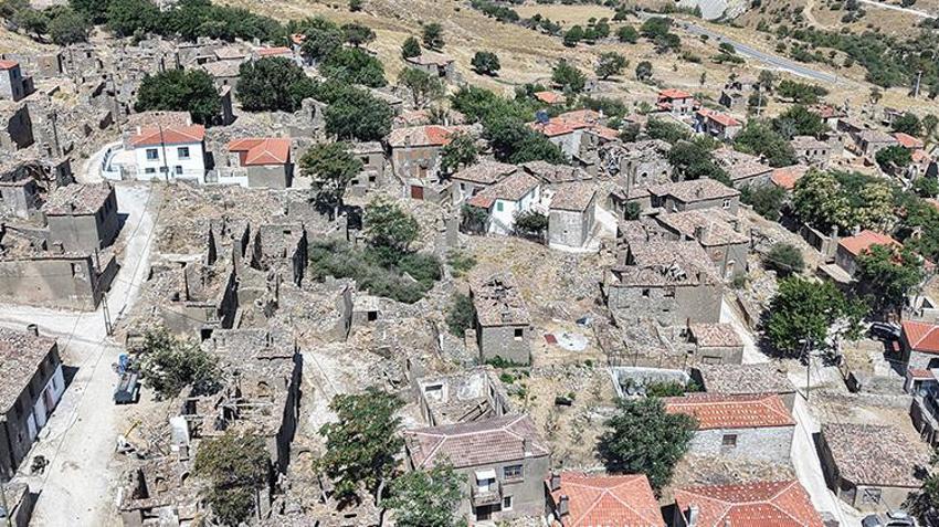 Gökçeada'da zamanın durduğu köy: 250 yıllık hayalet Dereköy havadan görüntülendi