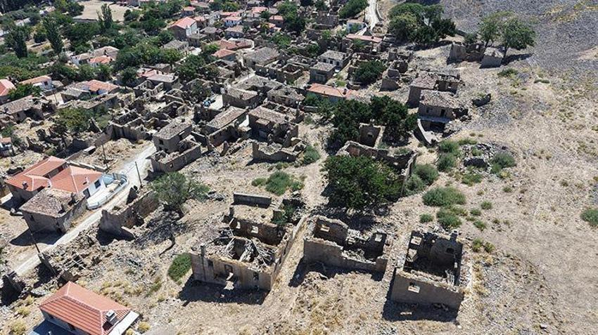 Gökçeada'da zamanın durduğu köy: 250 yıllık hayalet Dereköy havadan görüntülendi