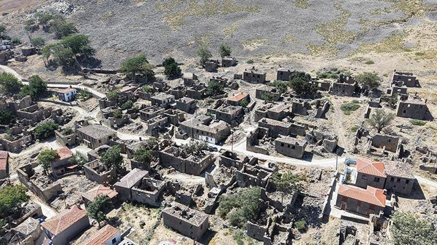 Gökçeada'da zamanın durduğu köy: 250 yıllık hayalet Dereköy havadan görüntülendi