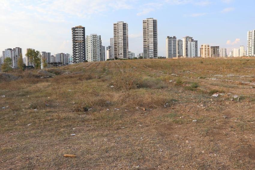 Milyonluk arazisini önce üniversite sonra belediye işgal etti: Şimdi de karpuzcuların mekanı oldu