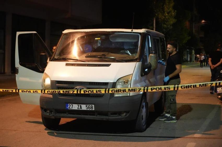 Nişanlı kızı kaçırıp önce kaza yaptılar sonra birbirlerine girdiler: 5 kişi bıçaklandı