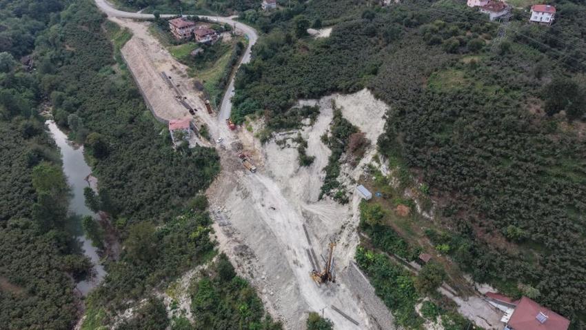 Şubat ayındaki heyelan yolu uçurmuştu! İç Anadolu bağlantı yolunda tarihi mesai! Çalışmaları hız kazandı: Yakında açılıyor
