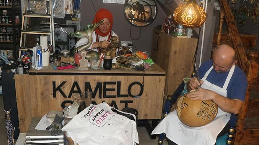 Pandemide işsiz kaldı, hayalini gerçekleştirdi: 50 kilometrelik yoldan eşinin atölyesine koşuyor!