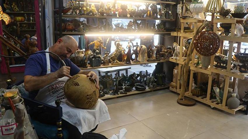 Pandemide işsiz kaldı, hayalini gerçekleştirdi: 50 kilometrelik yoldan eşinin atölyesine koşuyor!