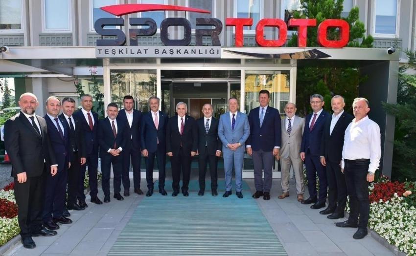 Sakarya'nın 8 mahallesine spor tesisi geliyor: İmzalar atıldı