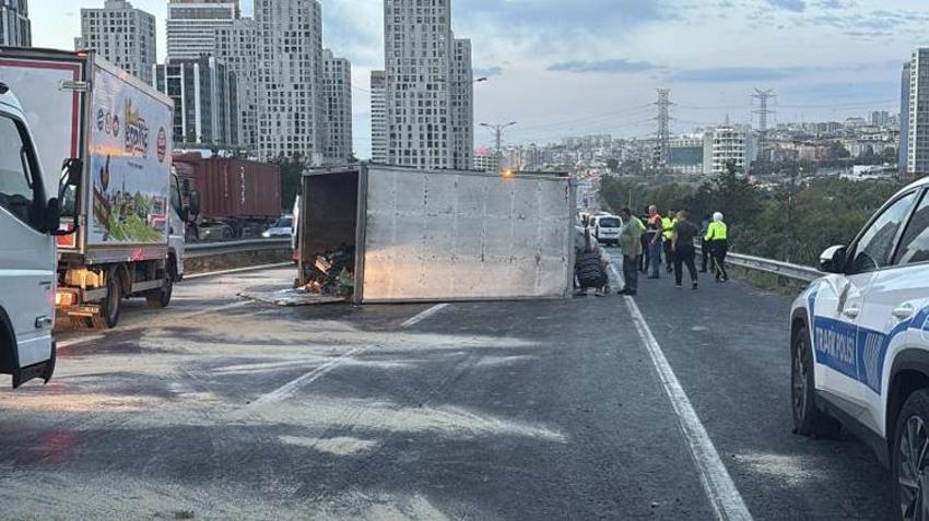 Esenyurt’ta faciadan dönüldü! 11 araç birbirine girdi: 2’si ağır 6 yaralı