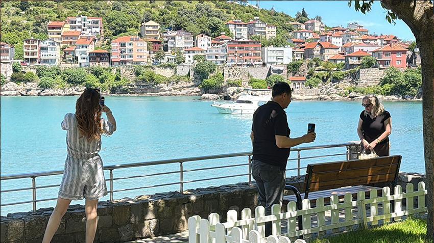 Bodrum, Çeşme değil Karadeniz'in 6 bin nüfusluk ilçesine akın ettiler: 1 milyon kişi tek bir şey için geldi