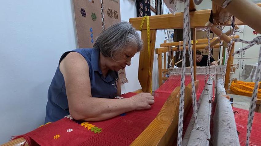 Ana kız aynı tezgahta buluştu: Tekirdağ'ın Karacakılavuz dokuma geleneği geleceğe taşınıyor!
