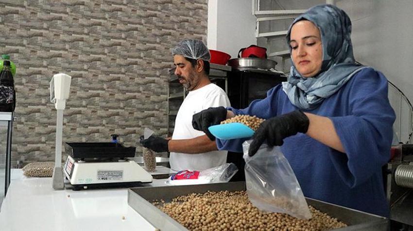 Gaziantep'te kadın girişimci hobisini mesleğe dönüştürdü! Yöresel yemekler yapıp 3 kızını üniversitede okutuyor