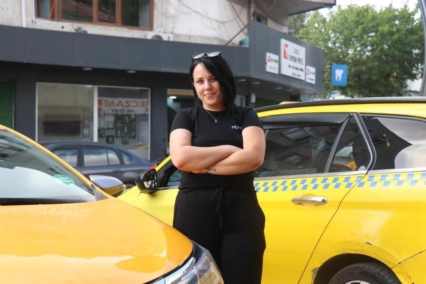 Servis aracından taksi direksiyonuna geçti, Sakarya'da bu işi yapan tek kadın oldu!
