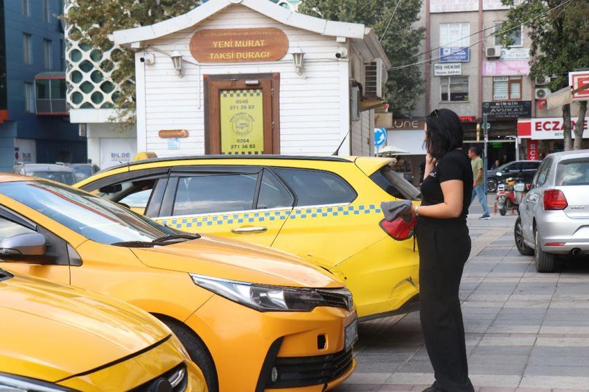 Erkeklere meydan okuyan kadın! Servis şoförlüğünün ardından taksi direksiyonuna geçti