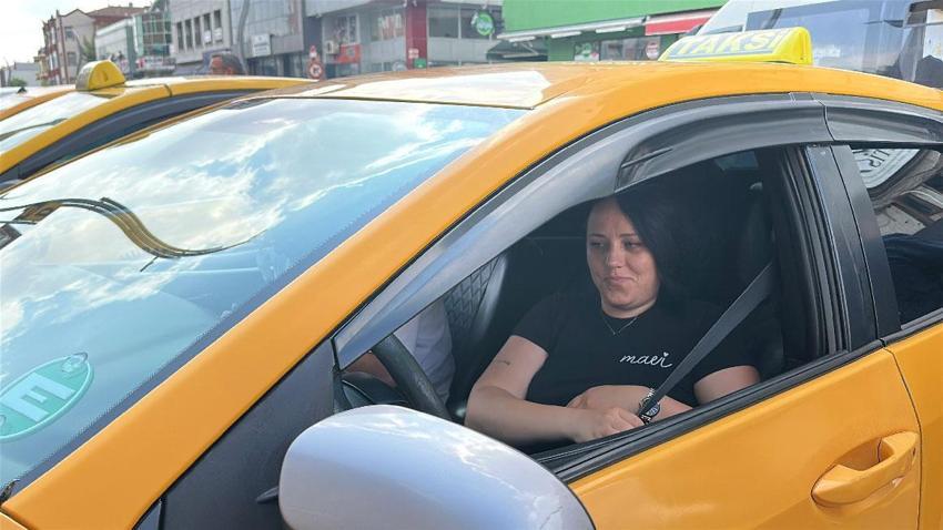 Erkeklere meydan okuyan kadın! Servis şoförlüğünün ardından taksi direksiyonuna geçti