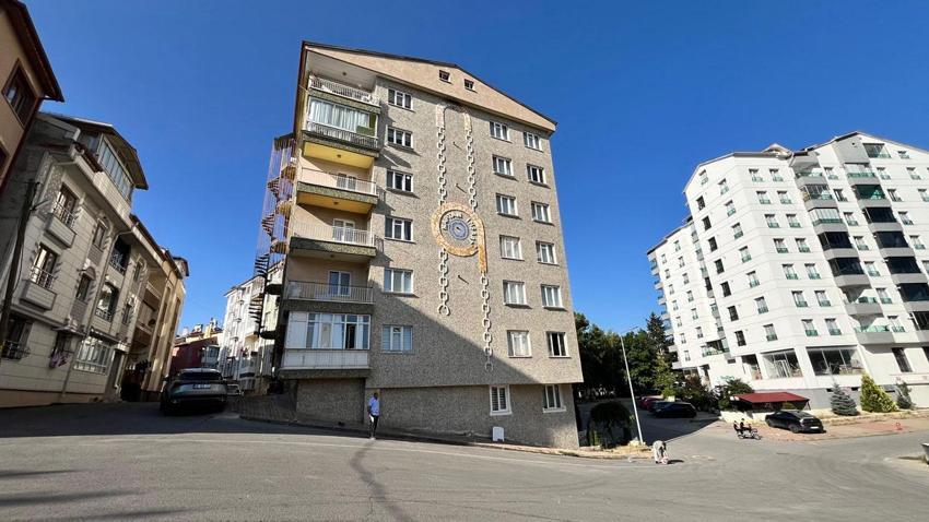 Apartman sakinleri bahçe duvarı örmek istediklerinde şoke eden gerçeği öğrendiler