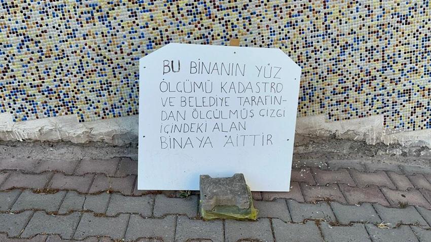 Apartman sakinleri bahçe duvarı örmek istediklerinde şoke eden gerçeği öğrendiler
