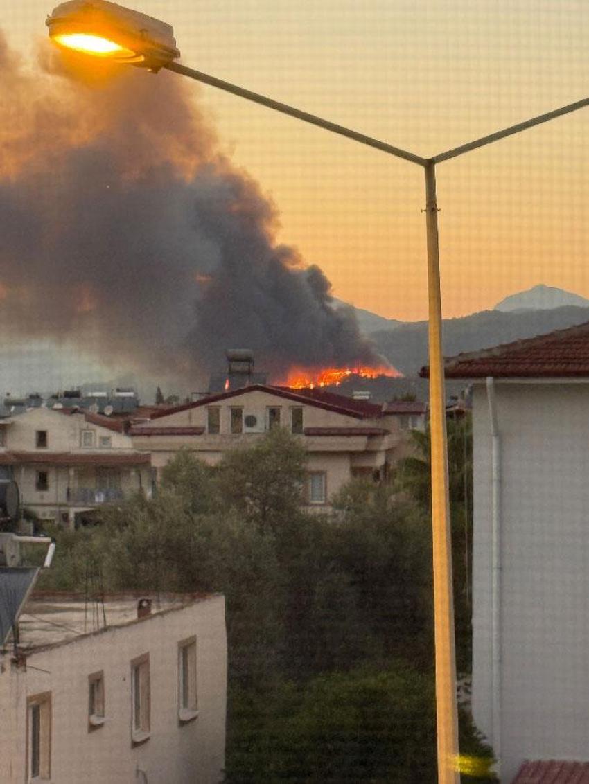 Fethiye alev alev! Orman yangını evleri tehdit ediyor