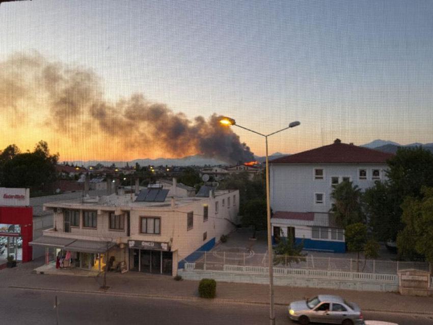 Fethiye alev alev! Orman yangını evleri tehdit ediyor