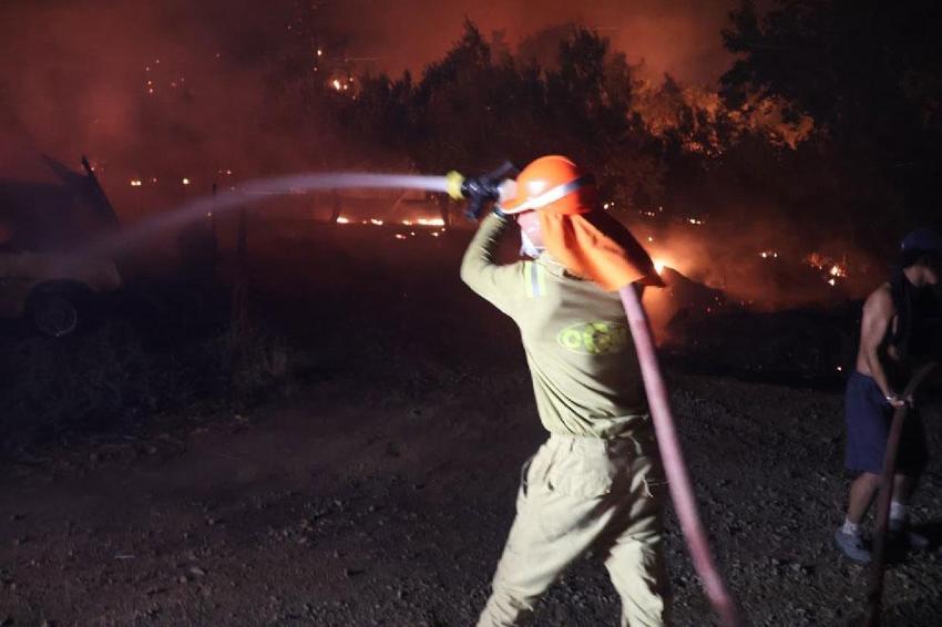 Fethiye alev alev! Evleri tehdit eden orman yangınında son durumu Muğla Valisi İdris Akbıyık açıkladı