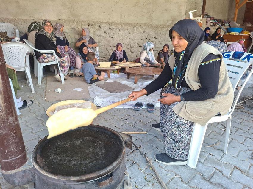 Gemiç mahallesinde imece usulü ile geleneksel hale getirilen Gözleme Günü etkinlikleri devam ediyor