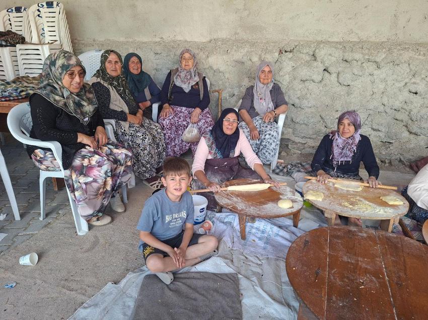 Gemiç mahallesinde imece usulü ile geleneksel hale getirilen Gözleme Günü etkinlikleri devam ediyor