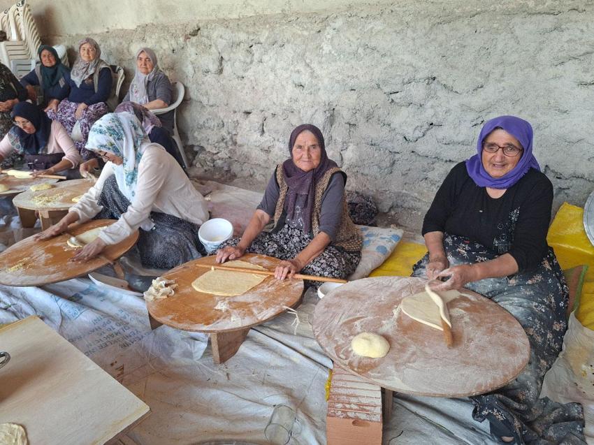 Gemiç mahallesinde imece usulü ile geleneksel hale getirilen Gözleme Günü etkinlikleri devam ediyor