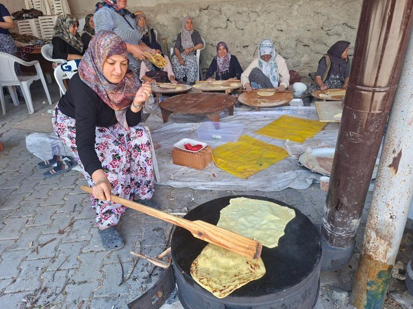 Gemiç mahallesinde imece usulü ile geleneksel hale getirilen Gözleme Günü etkinlikleri devam ediyor