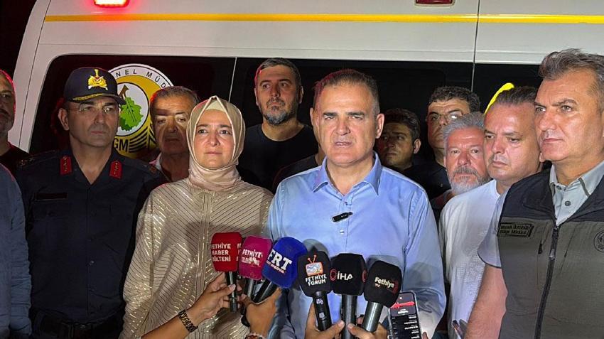 Fethiye alev alev! Evleri tehdit eden orman yangınında son durumu Muğla Valisi İdris Akbıyık açıkladı
