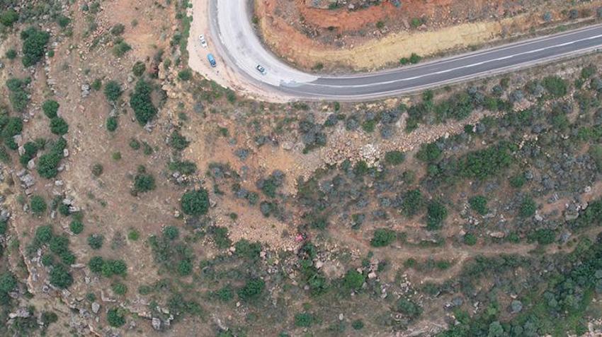 Kayseri'de uçuruma yuvarlanan vincin sürücüsü hayatını kaybetti, 1 kişi ağır yaralı