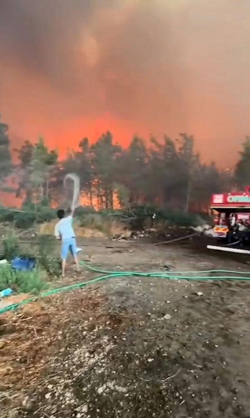 Seydikemer'de başlayan orman yangını Kaş'ta ormana sıçradı! Dünyaca ünlü Saklıkent kanyonu ziyaretçilere kapandı