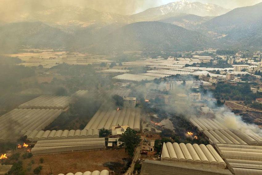 Seydikemer'de başlayan orman yangını Kaş'ta ormana sıçradı! Dünyaca ünlü Saklıkent kanyonu ziyaretçilere kapandı