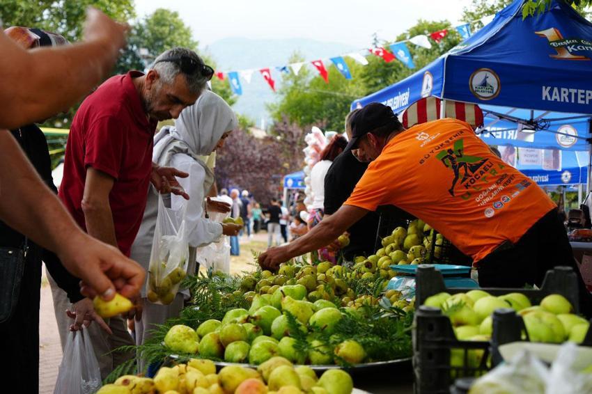 Kartepe Armut Şenliği! Tarımsal değerler ve yöresel lezzetler vatandaşlarla buluştu