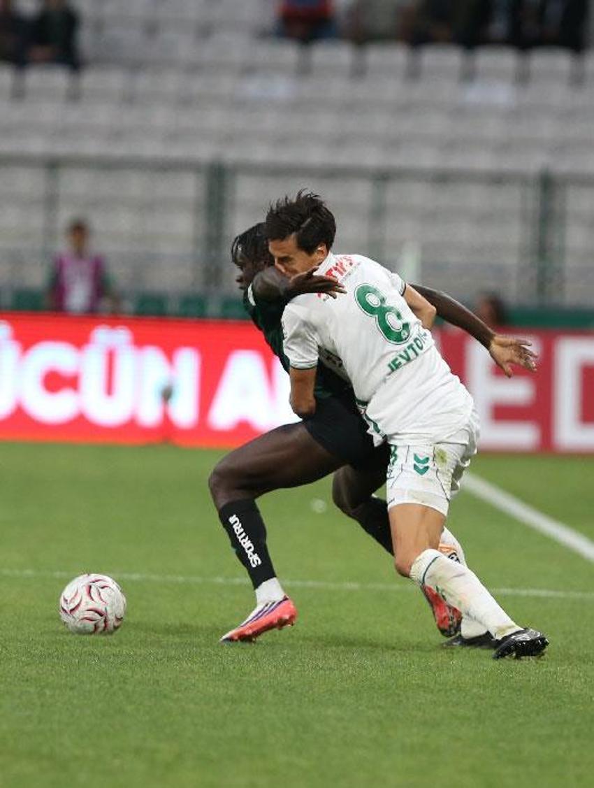 Konyaspor - Kocaelispor maçında açılış ev sahibinden kapanış misafirden