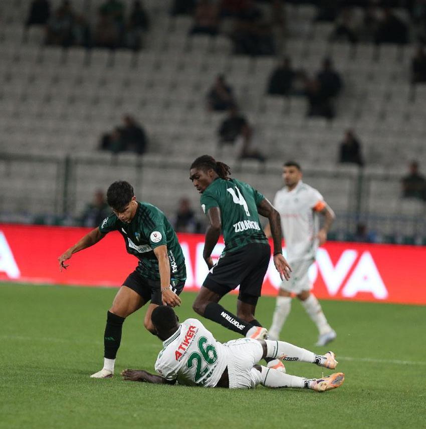 Konyaspor - Kocaelispor maçında açılış ev sahibinden kapanış misafirden