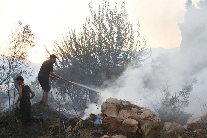 Seydikemer'de başlayan orman yangını Kaş'ta ormana sıçradı! Dünyaca ünlü Saklıkent kanyonu ziyaretçilere kapandı