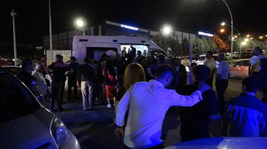 Düğünde halay sırasında 'elini tuttun' kavgasında 3 kişi yaralandı