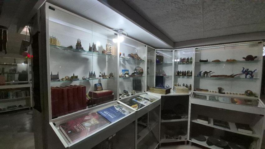 Yarım asırdır 49 ülke ve 80 şehir gezerek tarihi eser topluyor