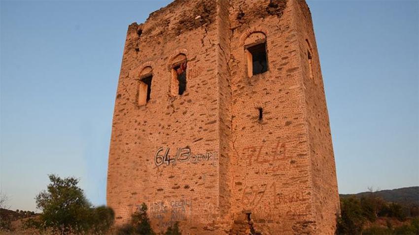 Yüzyıllara direndi, duyarsızlığa yenildi! 700 yıllık tarih karalama duvarına döndü