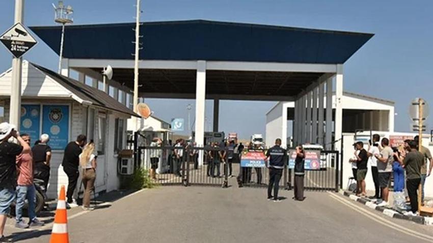 Girne'de yüzlerce kişiyi taşıyan gemi alabora oldu! KKTC Başbakanı Ünal Üstel: 'Çok üzgünüz can kayıplarımız var'