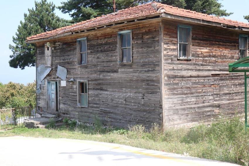 Malzemeleri öküzlerle taşındı: 78 yıldır ayakta duruyor