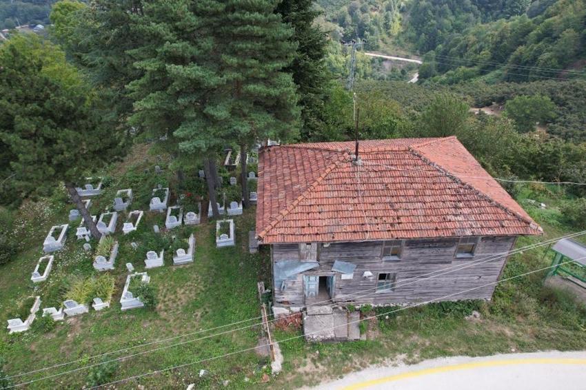 Malzemeleri öküzlerle taşındı: 78 yıldır ayakta duruyor