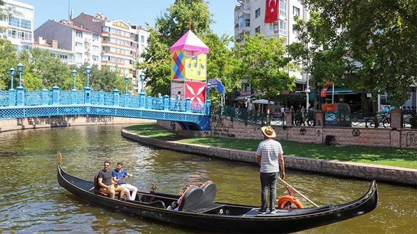 'Türkiye’nin Venedik’inde festival heyecanı! 'Porsuk akıyor, dünya Eskişehir'de buluşuyor'