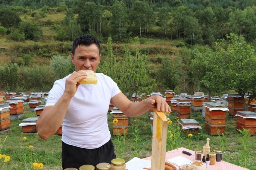 Kışın fitness, yazın 2044 rakımda arıcılık yapıyor! 440 kovana tek başına bakıyor, tamamen doğal yollarla ürettiği balına talep yağdı