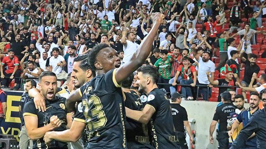 FATİH TEKKE İSTİFA ETTİ Mİ? Trabzonspor'dan son dakika açıklaması: 'Yollarımızı ayırma kararı aldık.' Amedspor yenilgisi Fatih Tekke'yi koltuğundan etti!