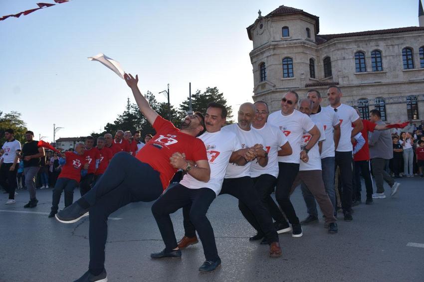 Sivas Kongresi'nin 107'nci yılı! Şehirde 1058 kişilik 'Sivas Halayı'
